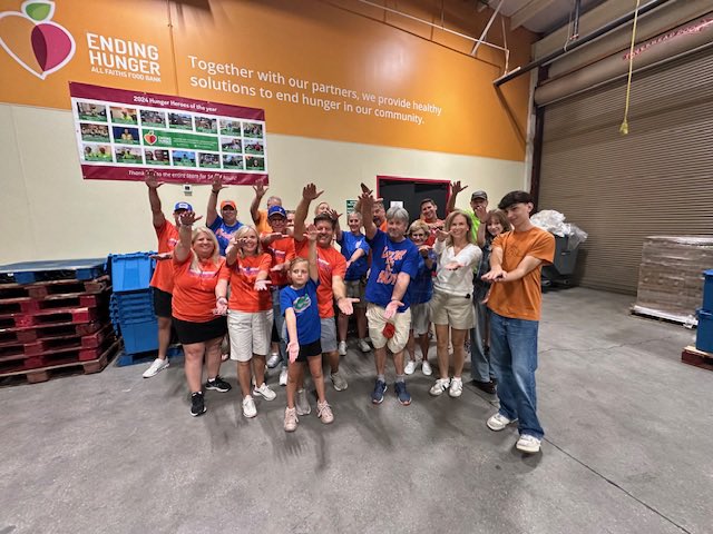SRQGatorClub's tweet image. Thank you to our volunteers who showed up today to serve our community at All Faiths Food Bank on International Gator Day! Together, we assembled over 2,100 meals for local families! #IGD2025 #GoGators