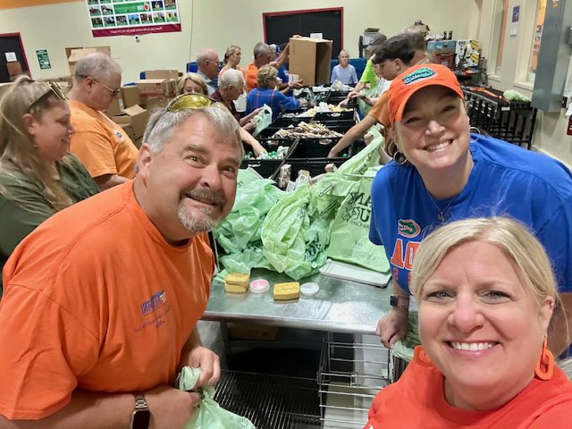 SRQGatorClub's tweet image. Thank you to our volunteers who showed up today to serve our community at All Faiths Food Bank on International Gator Day! Together, we assembled over 2,100 meals for local families! #IGD2025 #GoGators