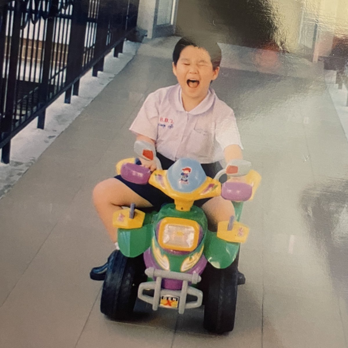 yol2ux's tweet photo. บอกตรงๆเลยว่า ผมขอขอบคุณทาง Olympop มากๆนะครับ ที่ทำให้ช่วงเดือนที่ผ่านมาของผมมีสีสันมากได้กลับไปเรียกจิตวิญญานนักซิ่งกลับมา ผมตั้งใจซ้อมขับรถเบบี๋บอสอย่างเต็มที่จริงๆ สนุกมากครับ🤓🧡😈🤘🏻(ขอบคุณรูปด้วยนะค้าบ🙏🏻)
#ZOLAR #EURO_ZOLAR 
#OLYMPOPDAY #OLYMPOP2025 
#PEPSIpresentsOLYMPOP https://t.co/xeMtc5c1sm