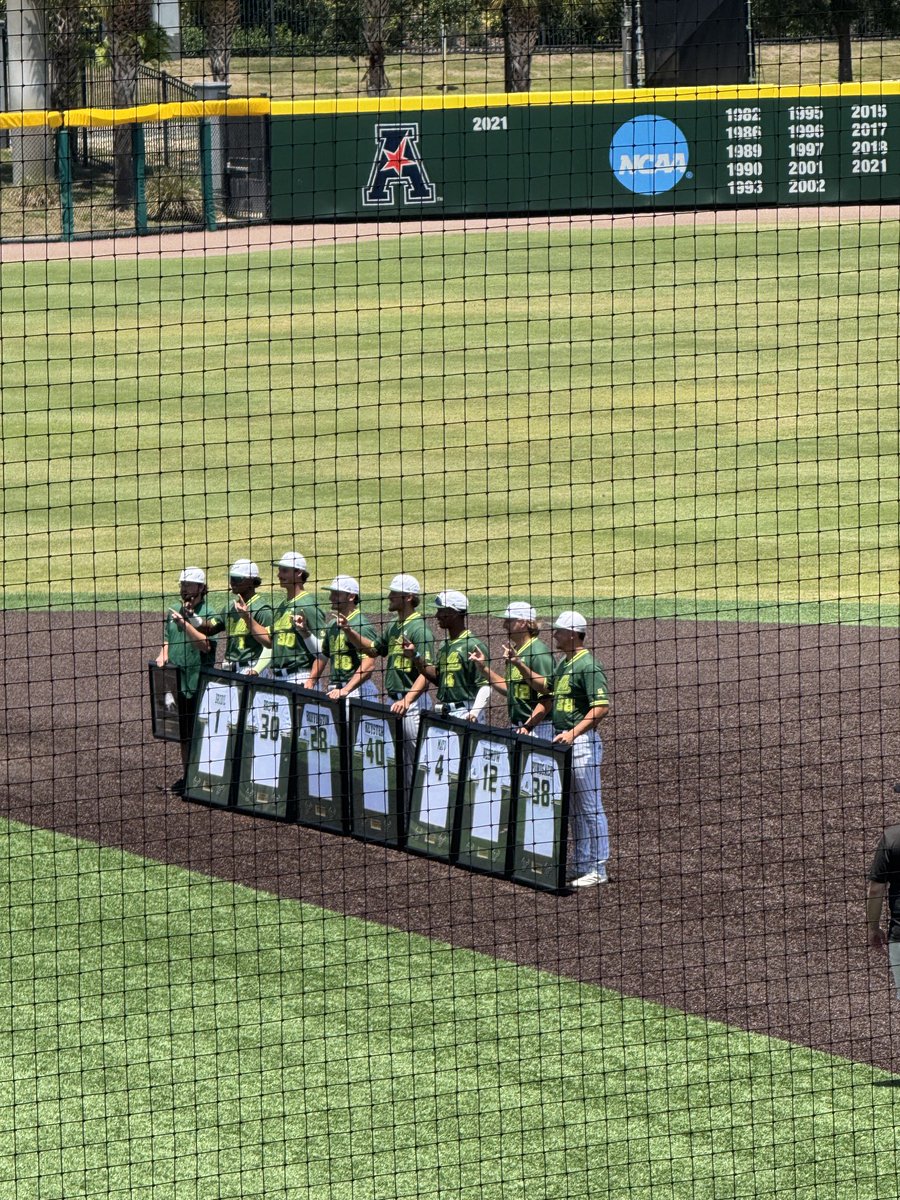 Thank you Seniors ⁦<a href="/USFBaseball/">USF Baseball</a>⁩