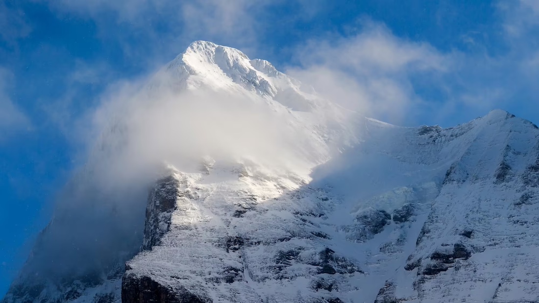 CumbresMagazine's tweet image. Avalancha en el Eiger: intensa búsqueda de víctimas
Una avalancha sorprendió este sábado a varios montañistas en el Eiger, en los Alpes de Suiza. Operativo masivo de rescate con helicópteros y equipos especializados. Evalúan el número de afectados.
cumbresmountainmagazine.com/cumbres-del-mu…
