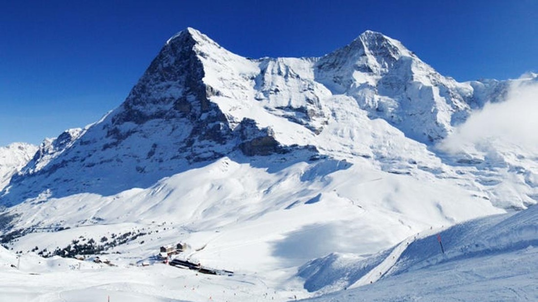 CumbresMagazine's tweet image. Avalancha en el Eiger: intensa búsqueda de víctimas
Una avalancha sorprendió este sábado a varios montañistas en el Eiger, en los Alpes de Suiza. Operativo masivo de rescate con helicópteros y equipos especializados. Evalúan el número de afectados.
cumbresmountainmagazine.com/cumbres-del-mu…