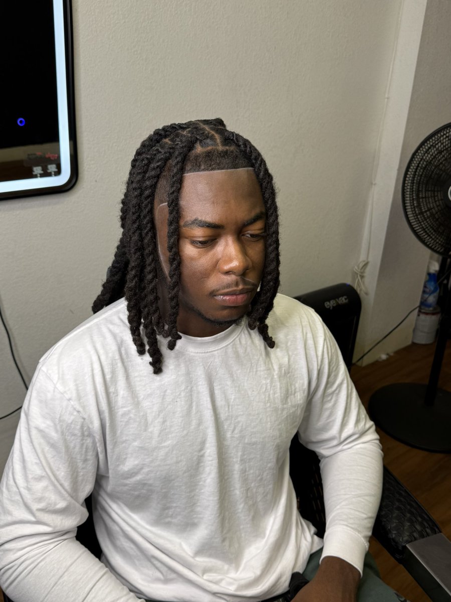 Needed A Retwist So yk bond money good🤣🤞🏾