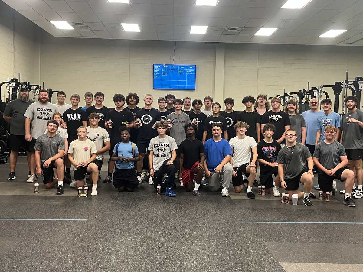 Final Breakfast Club Lift of the Spring. 

We have had groups coming in at 8AM to train each Saturday throughout the Off-season.

Couldnt be more pleased with consistent work ethic these guys have displayed. 

See you May 27th for Install Camp.

#HaysvilleStrength