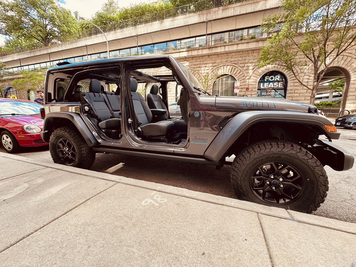 rodrakic's tweet photo. Happy National #GoToplessDay, to all those who celebrate. #jeep https://t.co/lOcbmelKNp