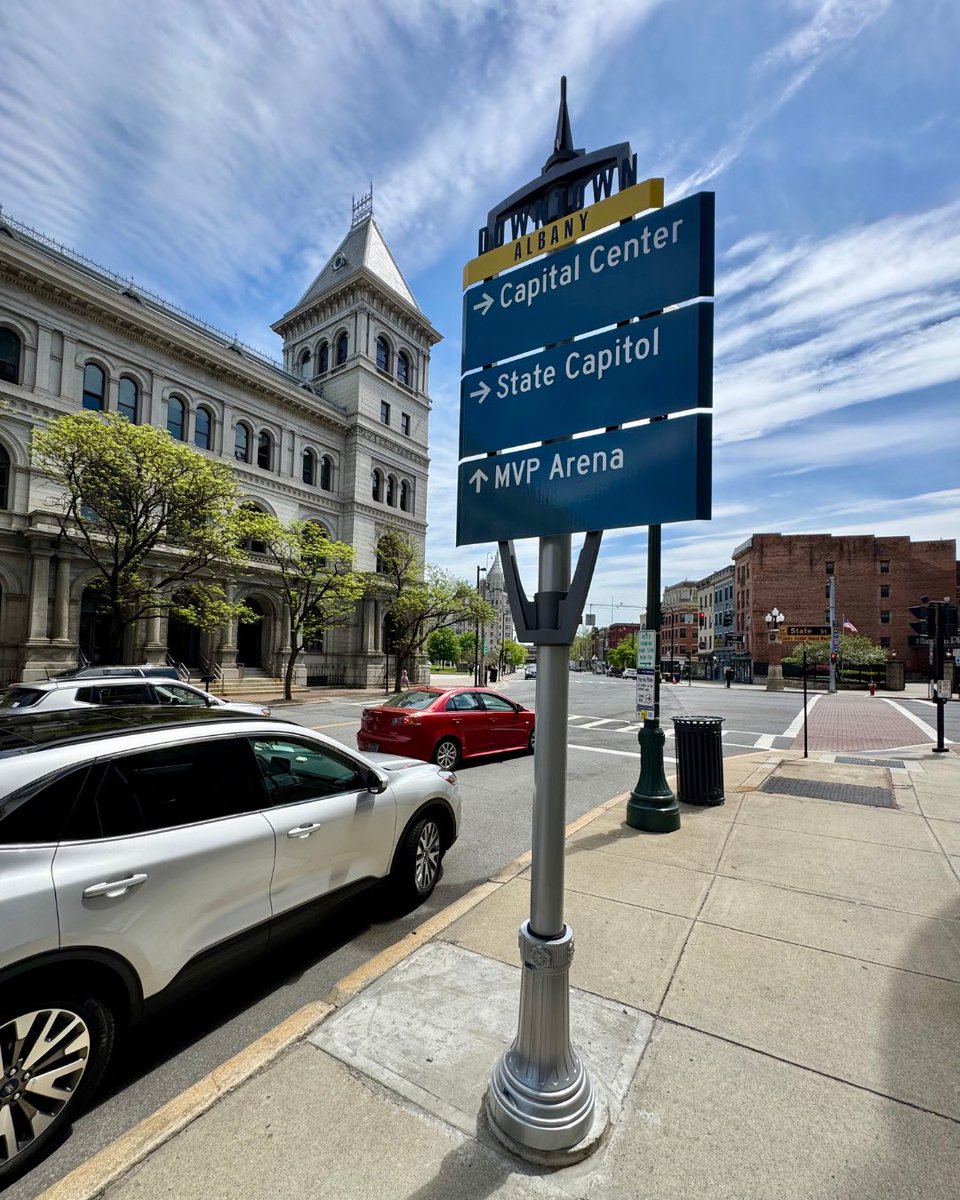 Some fresh new signage just dropped downtown 🗺️

New directory signs and maps are now up around downtown Albany to help you spot key landmarks and orient yourself in the city. The old ones were so worn out, they required a local translator to decipher 🤣

#albanyny #aroundalbany