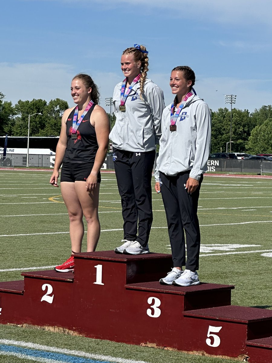 Pole Vault 👑

Brooklyn Giertz - Pfaff of <a href="/IndStXCTF/">Sycamore Track/XC</a> claims the Pole Vault crown with a height of 3.92m‼️

🥈Windsor Roberts, <a href="/RedbirdTFXC/">Illinois State Track & Field/XC</a> - 3.92m 
🥉Amy Luttrell, <a href="/IndStXCTF/">Sycamore Track/XC</a> - 3.82m 

#MVCTF