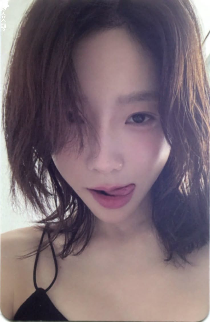 flirtaeyeon's tweet image. this photocard ..