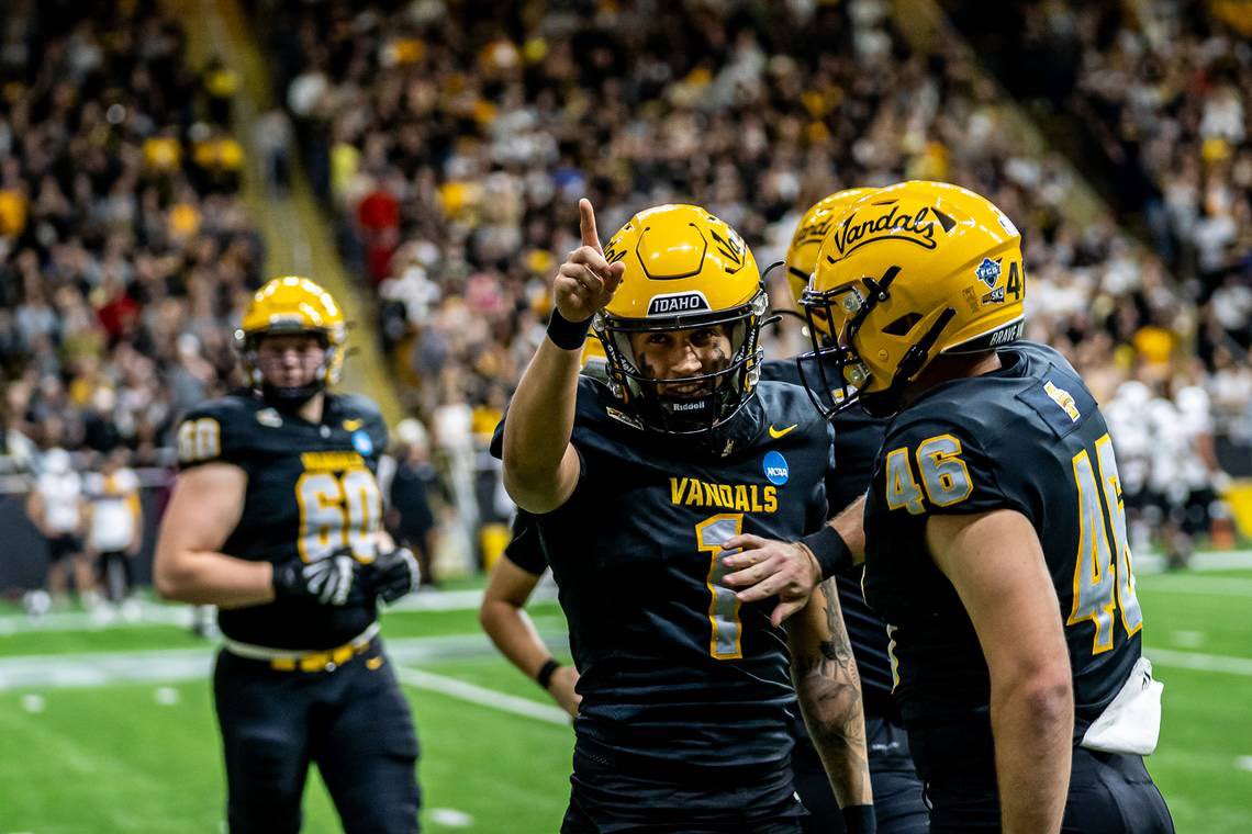 Torrin Hill (@torrinhill_te) on Twitter photo Blessed to have received another D1 offer from the University of Idaho!!#agtg✝️ <a href="/AJMorganFB/">Andrew Morgan</a> <a href="/CoachTroop3/">elite_Threatz</a> <a href="/NateRozzelle/">Coach Nate Rozzelle</a> <a href="/coach_o_sports/">CoachOsports</a> <a href="/ThomasHill88er/">Thomas Hill</a> <a href="/BlairAngulo/">Blair Angulo</a> <a href="/adamgorney/">Adam Gorney</a> <a href="/BrandonHuffman/">Brandon Huffman</a> <a href="/ChadSimmons_/">ChadSimmons</a> <a href="/lmzworld_/">LIMITZ™️</a> <a href="/Cehsfootball/">Centennial Coyotes Football</a> <a href="/GregBiggins/">Greg Biggins</a> <a href="/TheUCReport/">Billy Tucker</a> Blessed to have received another D1 offer from the University of Idaho!!#agtg✝️ <a href="/AJMorganFB/">Andrew Morgan</a> <a href="/CoachTroop3/">elite_Threatz</a> <a href="/NateRozzelle/">Coach Nate Rozzelle</a> <a href="/coach_o_sports/">CoachOsports</a> <a href="/ThomasHill88er/">Thomas Hill</a> <a href="/BlairAngulo/">Blair Angulo</a> <a href="/adamgorney/">Adam Gorney</a> <a href="/BrandonHuffman/">Brandon Huffman</a> <a href="/ChadSimmons_/">ChadSimmons</a> <a href="/lmzworld_/">LIMITZ™️</a> <a href="/Cehsfootball/">Centennial Coyotes Football</a> <a href="/GregBiggins/">Greg Biggins</a> <a href="/TheUCReport/">Billy Tucker</a>