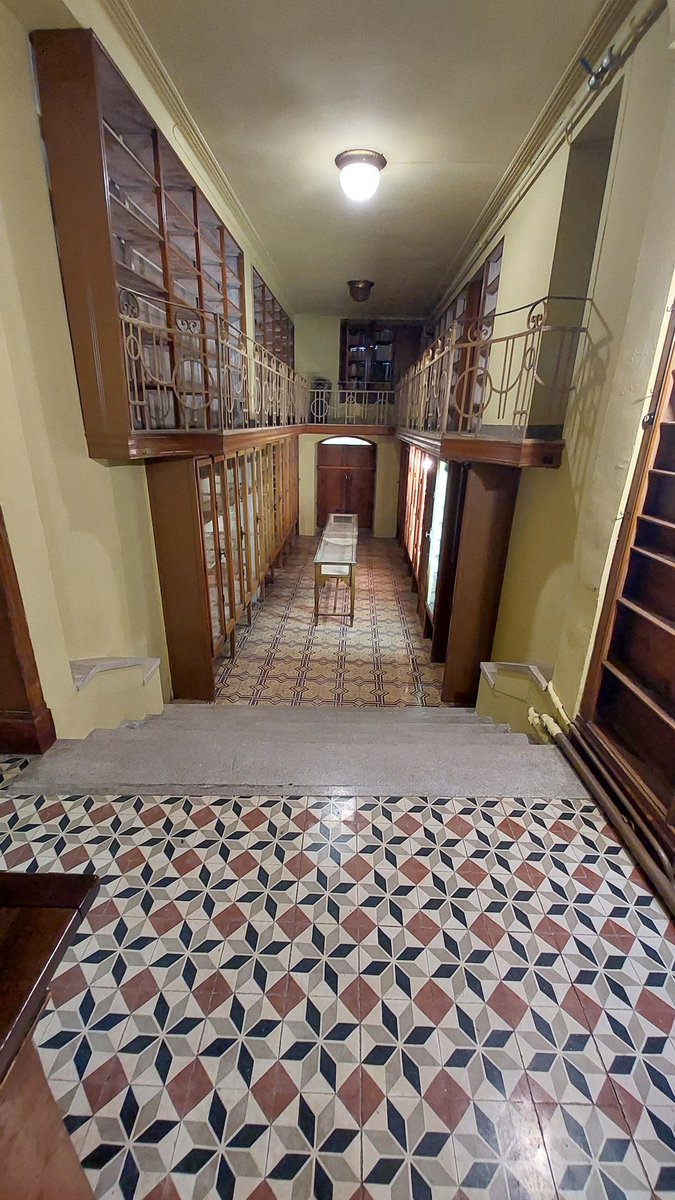CSikarra's tweet photo. L' Aula de Selecte, un espai per gaudir dels millors vins, ben explicats i millot maridats, dins una antiga merceria guissonenca.
#Guissona #enologia #tastdevins https://t.co/mZfJUZL27g