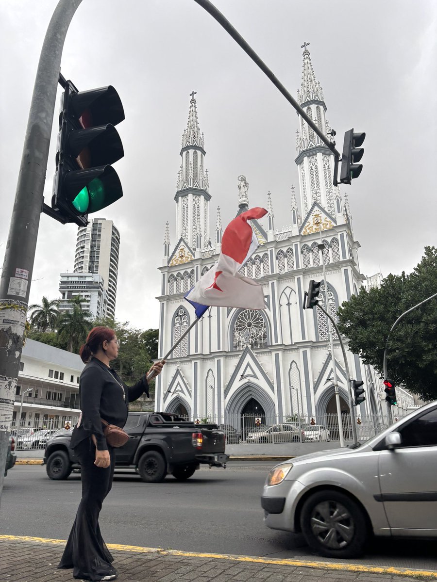 ASOPROF30's tweet image. Vigilia hoy 17 de mayo / Iglesia Virgen del Carmen. Pedir a Dios que salve esta Patria.