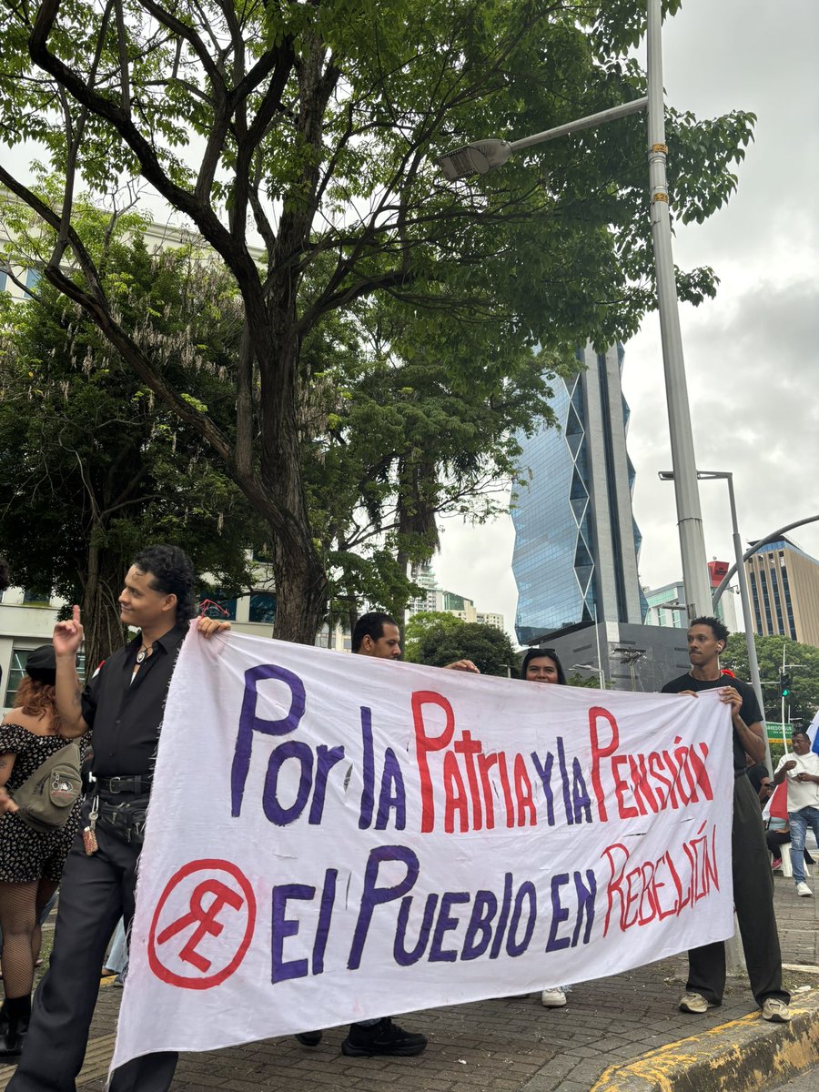 ASOPROF30's tweet image. Vigilia hoy 17 de mayo / Iglesia Virgen del Carmen. Pedir a Dios que salve esta Patria.