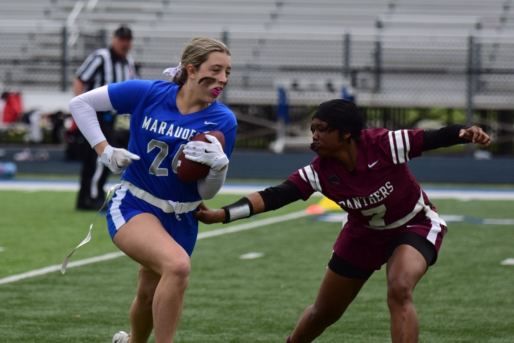 GIRLS FLAG: Carlson qualifies for state tournament with shutout of River Rouge in regular season finale trib.al/9Sq7ZUS