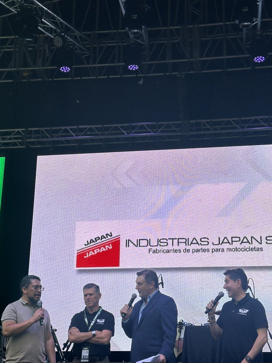 LigaMotera's tweet photo. Nuestro equipo de #LaLigaMotera comparte su conocimiento sobre motociclismo en la tarima principal de la #Feria2Ruedas en colaboración con @industriasjapan https://t.co/vMZL9lfbAU