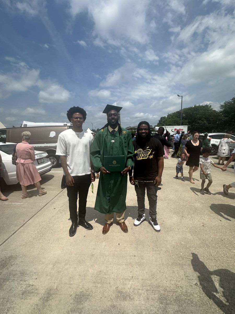 Kpreme333's tweet photo. #SLU✅ https://t.co/HipU4dszWl