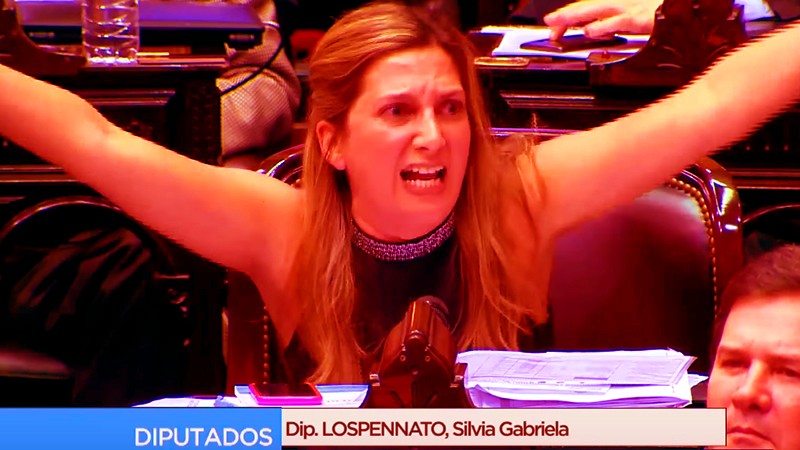 ElTrumpista's tweet photo. 🔴 NUEVA ENCUESTA

Una consultora privada consultó a los votantes de Lospennato a quien votarán ahora que BAJÓ SU CANDIDATURA.

- ¿A quien vas a votar ahora que Lospennato bajó su candidatura?

🟣 Adorni - 72%
🟢 Larreta - 11%
🔵 Santoro - 2%
⚪️ Otros / No sabe - 15%

🗳️ Privada https://t.co/aNYpHNMY8a