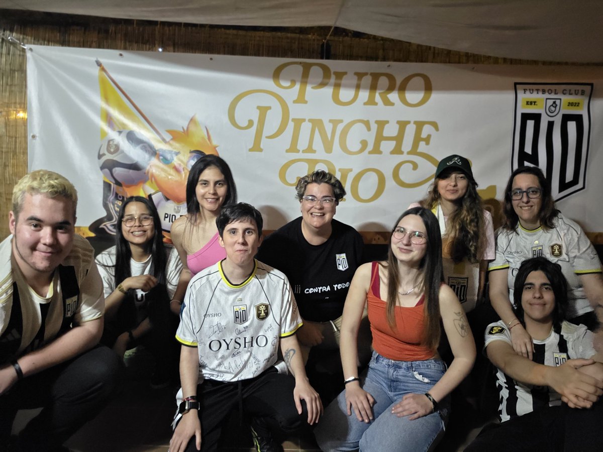 Juntos en el último partido, hasta el final #elnidodelcupra #thefamilypio @piofcfemenil @samyrivera <a href="/enzocopram/">Enzocopram & Crismamagamer</a> @crisgaga36 <a href="/mafs/">mafs</a>.matayoshi @mkoki_13 <a href="/alexandramolist/">*alex*</a>  ndrearios08 
@paoduarts @cristina_op31