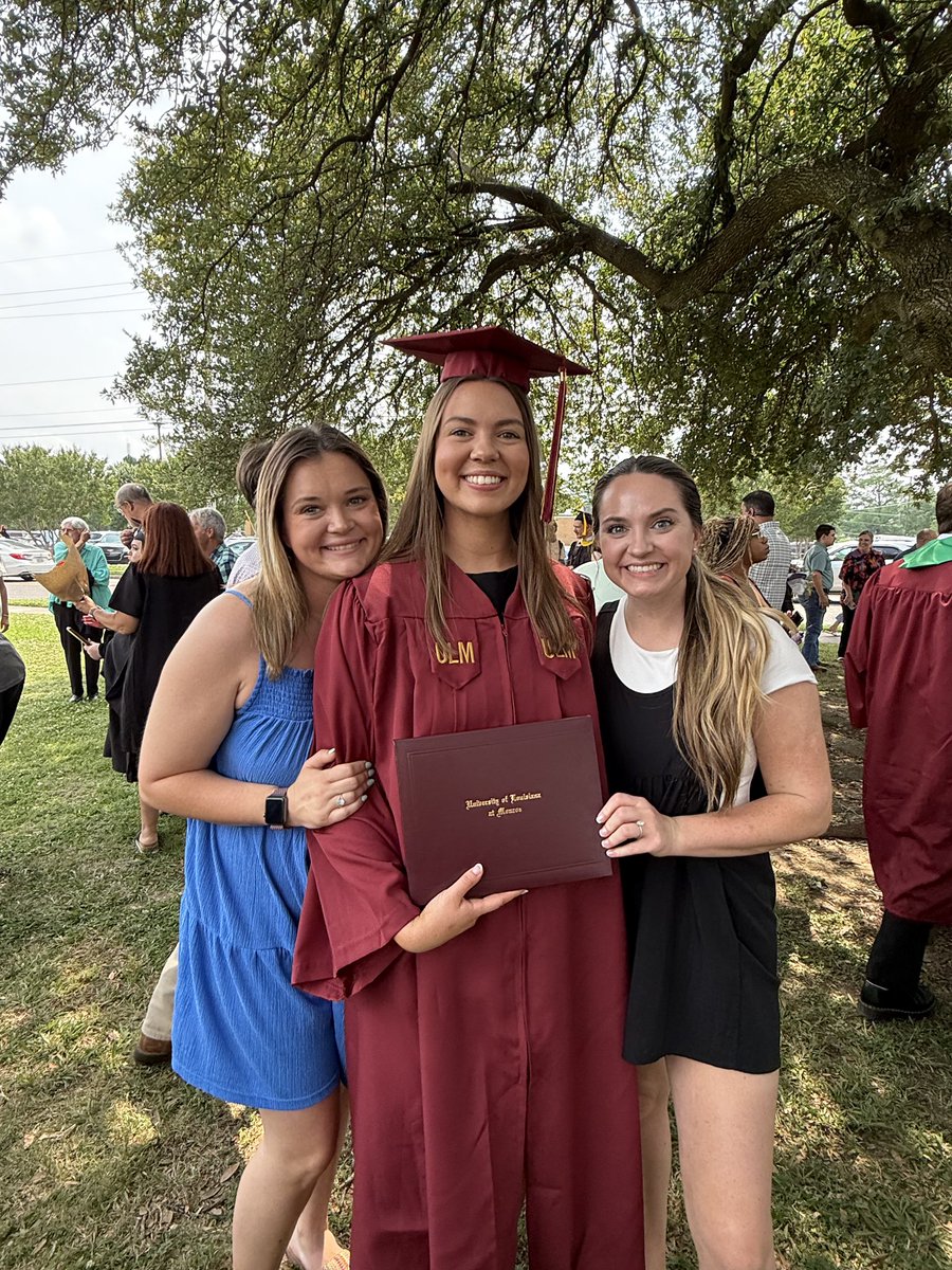 Congrats to OUR girl <a href="/skyedoty1/">skye🦋</a> on her graduation from ULM today! So proud of her! WTG my girl! #DotyGirls!!!