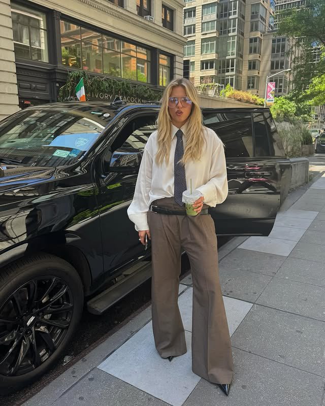 LucyShepherdRob's tweet photo. Big girl job starts next week. Until then, I will be slaying. https://t.co/KNNh2DAchb
