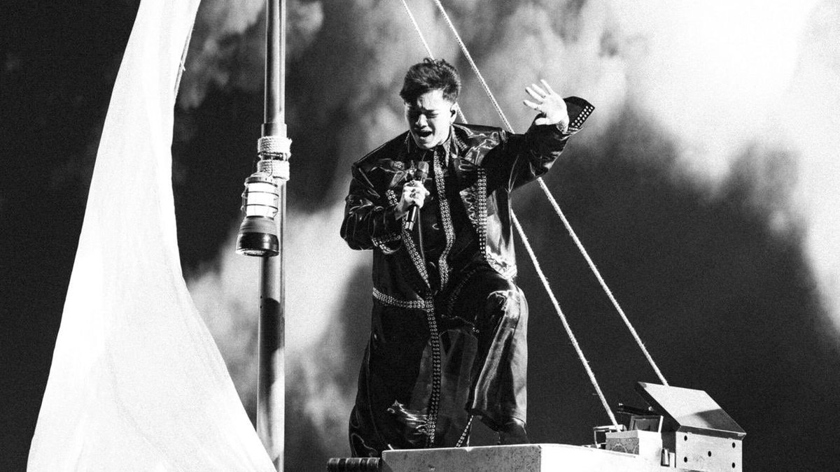 ¡Ha ganado mi favorito! Una canción diferente, una gran voz y una puesta en escena muy original. Más que merecido 🏆 #EurovisiónRTVE