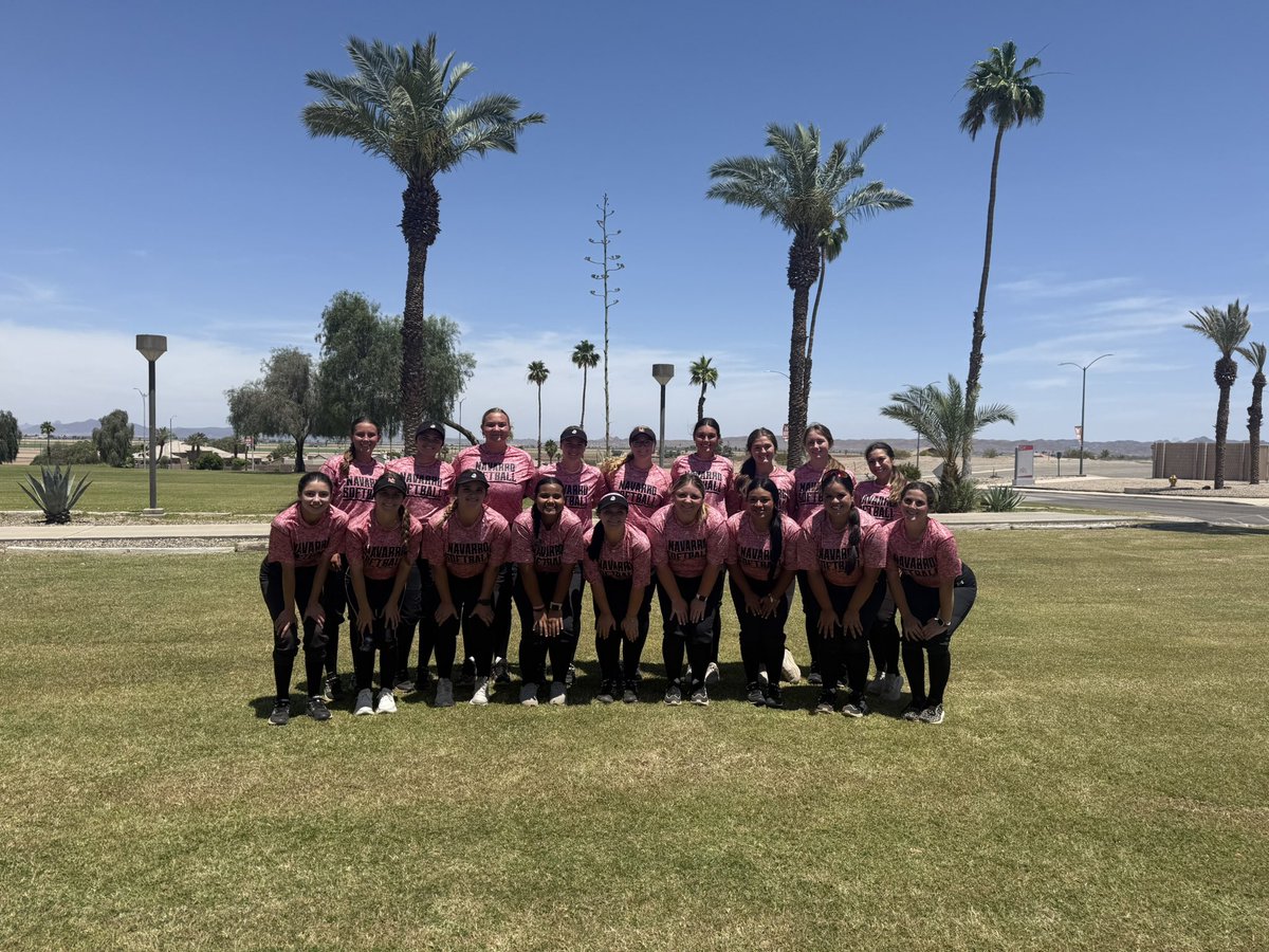 NCDAWGSSoftball's tweet photo. Thank you Arizona Western for letting us use your field for practice today!! ❤️
#itsagreatdaytobeabulldog https://t.co/qWlUcRQu0x