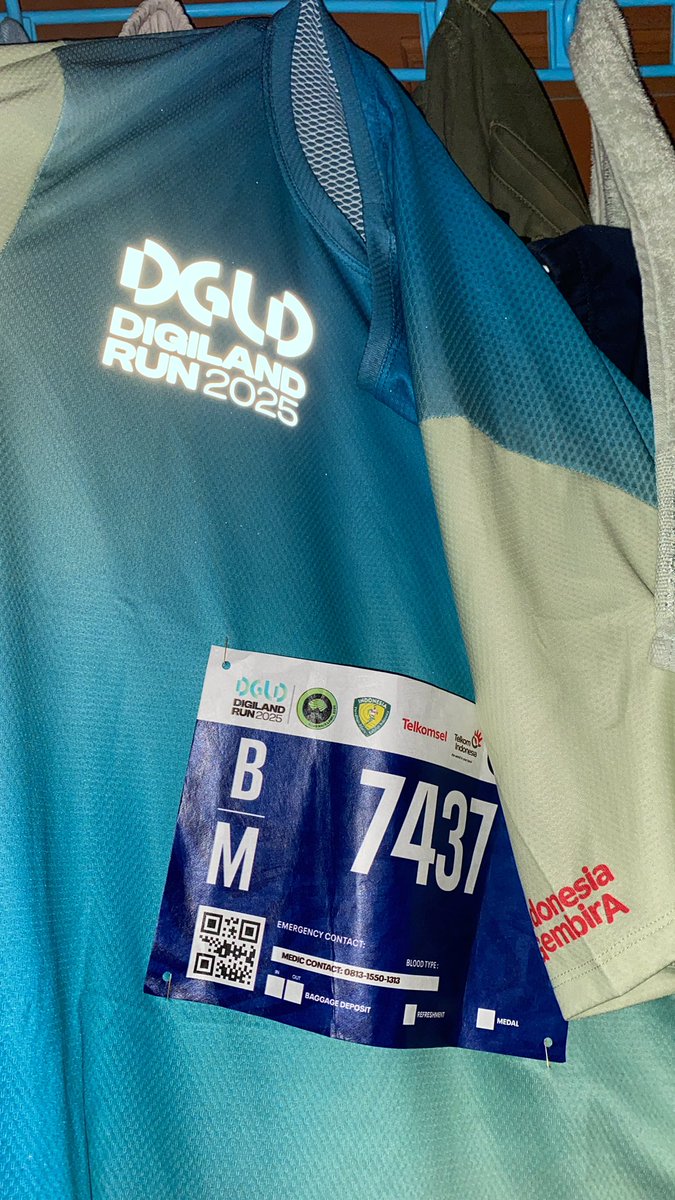 BIP suda terpasang di baju, barang-barang sudah siap sedia. Tapi, alarm saya tidak nyala 😭😭😭

Lucu sekali rencana semesta hari ini 😭😭