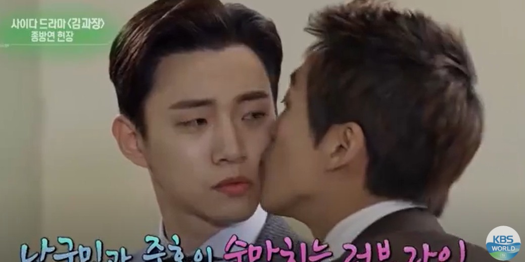 LeeJunhoWorld's tweet photo. Stop kissing me! 😆🤣🐧💛
@follow_leejunho @dlwnsghek
#이준호 #LeeJunho #준호 #Junho #イジュノ #李俊昊 #อีจุนโฮ #Kdrama #ChiefKim #GoodManager #BestCouple #LeeJunhoInternational #LeeJunhoWorld #AlwaysNextToJUNHO https://t.co/YBCVuIeFg2