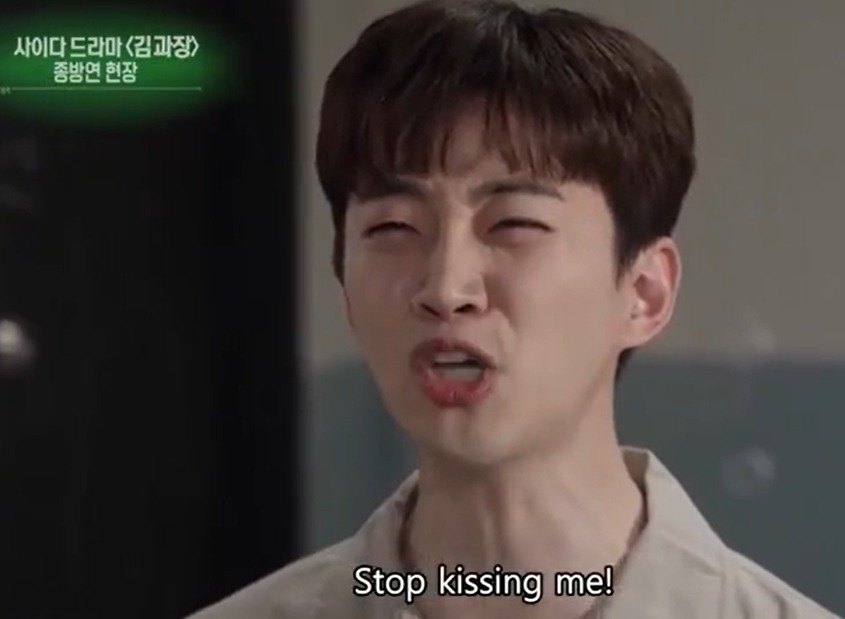 LeeJunhoWorld's tweet photo. Stop kissing me! 😆🤣🐧💛
@follow_leejunho @dlwnsghek
#이준호 #LeeJunho #준호 #Junho #イジュノ #李俊昊 #อีจุนโฮ #Kdrama #ChiefKim #GoodManager #BestCouple #LeeJunhoInternational #LeeJunhoWorld #AlwaysNextToJUNHO https://t.co/YBCVuIeFg2