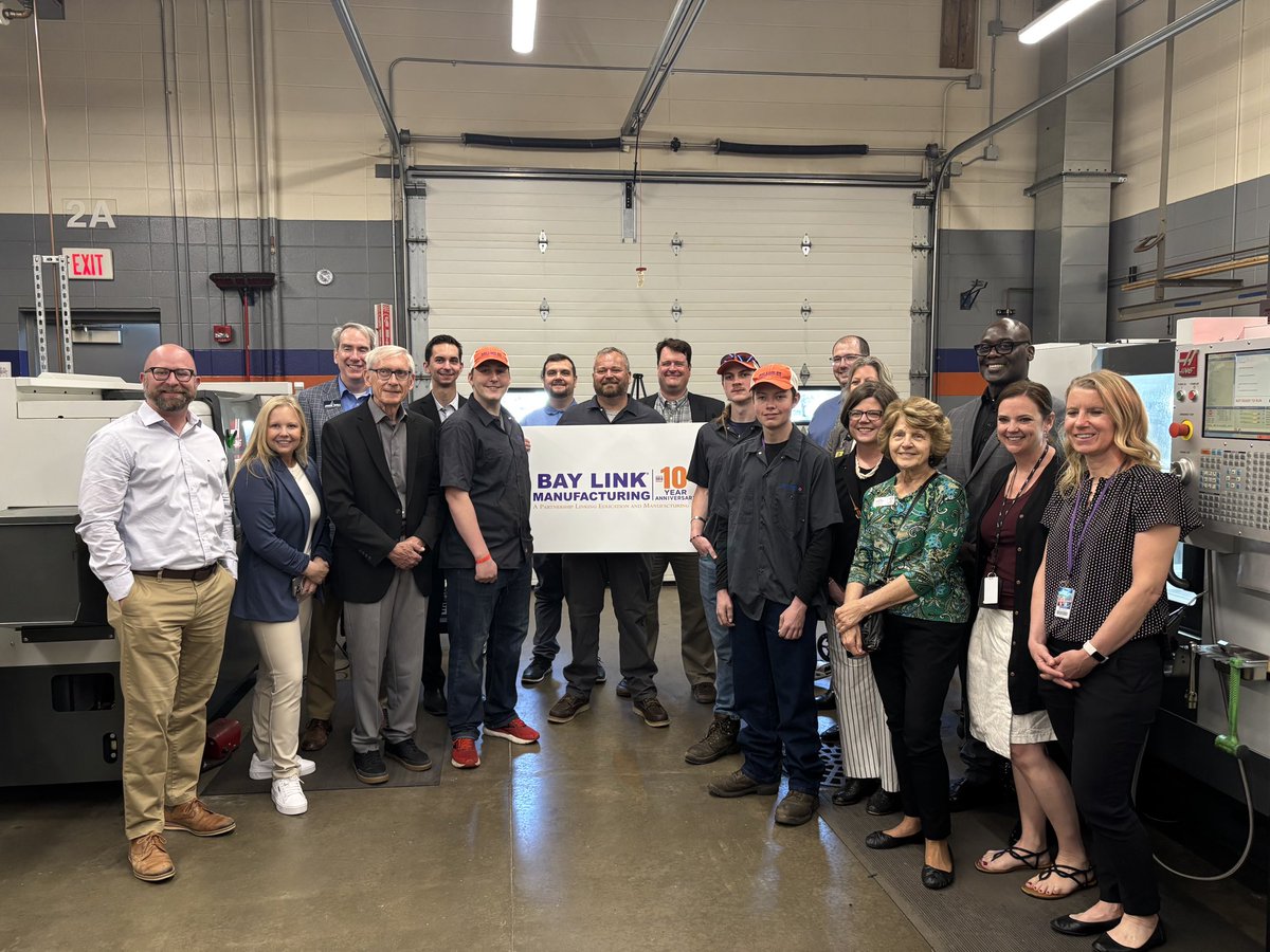 GovEvers's tweet image. It was great to visit Green Bay West High School to learn more about their Bay Link Manufacturing program that offers students the opportunity to gain valuable experience in a high-precision manufacturing lab and earn college credits.