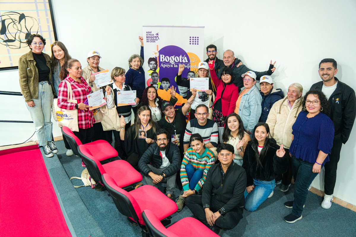 ConsejeriaDePaz's tweet photo. 💜✊ #HOY tuvimos un encuentro en el Centro Cultural García Márquez con cerca de 30 mujeres buscadoras de localidades como #Fontibón, #Kennedy, #Usme, #CiudadBolívar, #Bosa y el municipio de #Soacha, para realizar una jornada de socialización sobre la Ley de Mujeres Buscadoras. https://t.co/QvVp0v3g6V