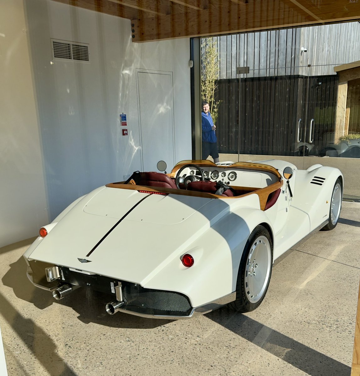 dbryercreative's tweet photo. Snuck into the Morgan car park after hours to gawp at the metal. Got caught. Thought I was going to be thrown out. Instead had a long chat with the guy about how cool the cars were. Lovely place. Unlike any other car factory.
@alanisnking https://t.co/djUhKe4vfk