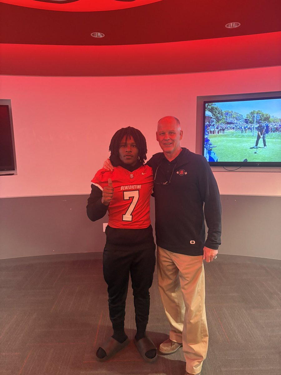 Chrisporter_7's tweet photo. Boy am I highly greatful for the junior day visit @BenUFootball thank you for the opportunity and hospitality coaches @CoachWhitley5 @CoachSchradesBU ❤️🤍 

@JustinHockerFB https://t.co/BOmiFkFJ0v