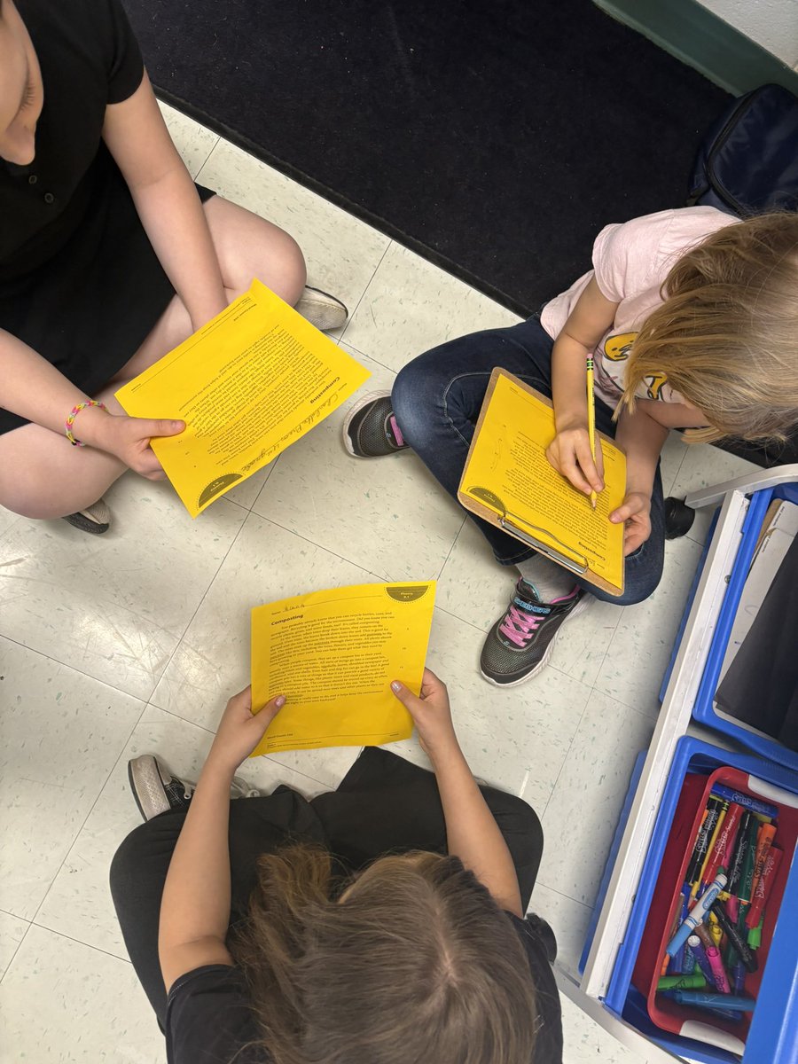 HulliganExplore's tweet image. Practicing our fluency passage this week with a twist on jump-in reading. Jump-in ECHO reading helps focus on the expression we use when reading. One person reads, then the rest of the group echoes.
#4thgrade @D59Rupley #onedistrictoneteam
