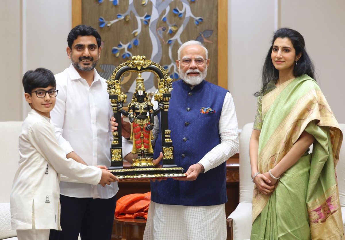 prawasitv's tweet photo. AP CM Chandrababu Naidu’s son Nara Lokesh meets PM Modi with family! 

#AndhraPradesh #NaraLokesh #Modi #brahmini #NandamuriBalakrishna https://t.co/3MPkgevJec