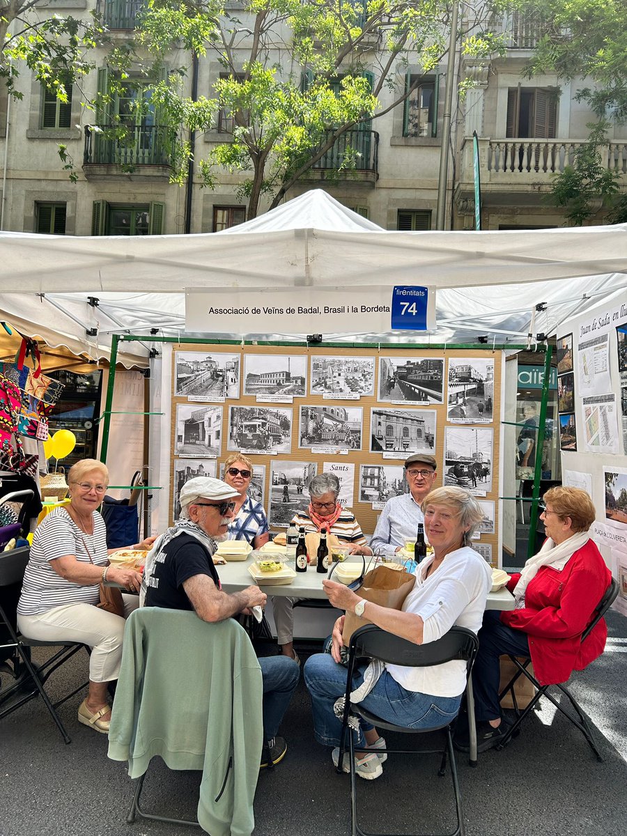 Tot el matí a la #Firentitats2025 de Sants. Passant un gran dia amb els veïns i veïnes i fent barri!