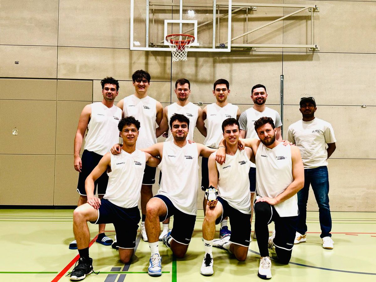 PudgySwiss's tweet image. Jetpack lil accompanied the Lucerne Unisport basketball team to fourth place at the Swiss University Championships. 🐧🇨🇭