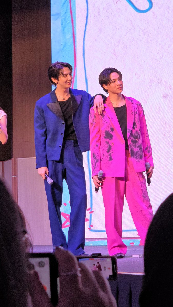 annebbasjtr's tweet photo. ที่วางแขนเหมาะพอดี

4EVER U FANMEET MACAU

#FoureveryouMacauFM 
#แม็กกี้บาส #MaxkyBas #6CODE 
@maxky_rp #maxky_rp
@basjtr #บาสเด็กอ้วนที่แท้จริง https://t.co/mdc8pM8AJk