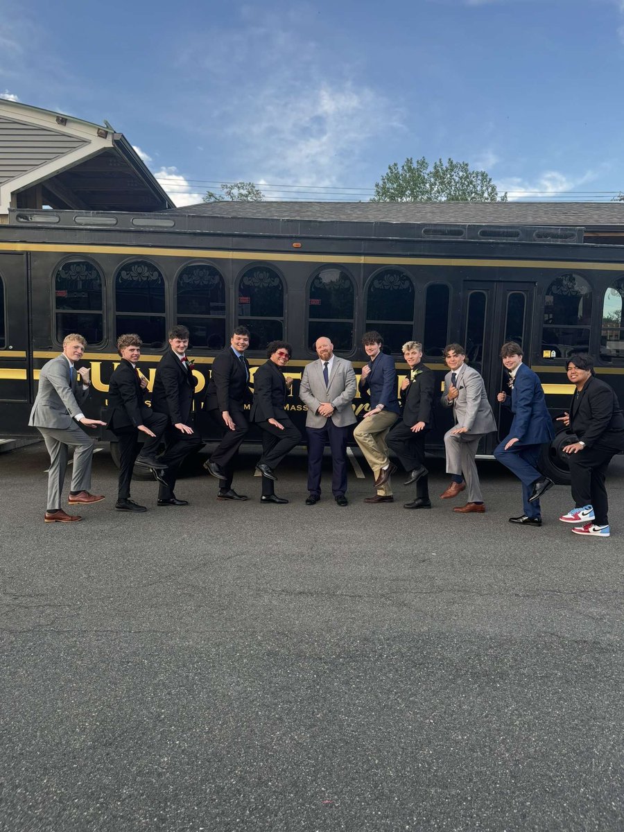 FrontierRedhaw1's tweet image. Frontier Football cleans up well! Prom 2025