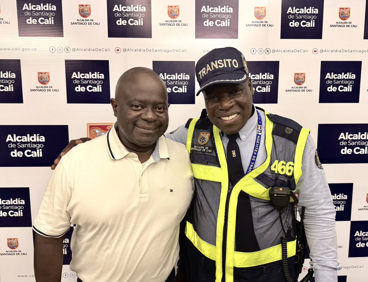 elucumilucumi's tweet photo. 🙌🏿✅Respaldo total al agente de tránsito 466, José Félix Ángulo Cabezas, porque en Cali no puede seguir haciendo carrera que el orden y la autoridad quieran evadirse con violencia y mucho menos con racismo
@ConcejoCali_ @AlcaldiaDeCali @alejoeder https://t.co/aVpTuCIUkb