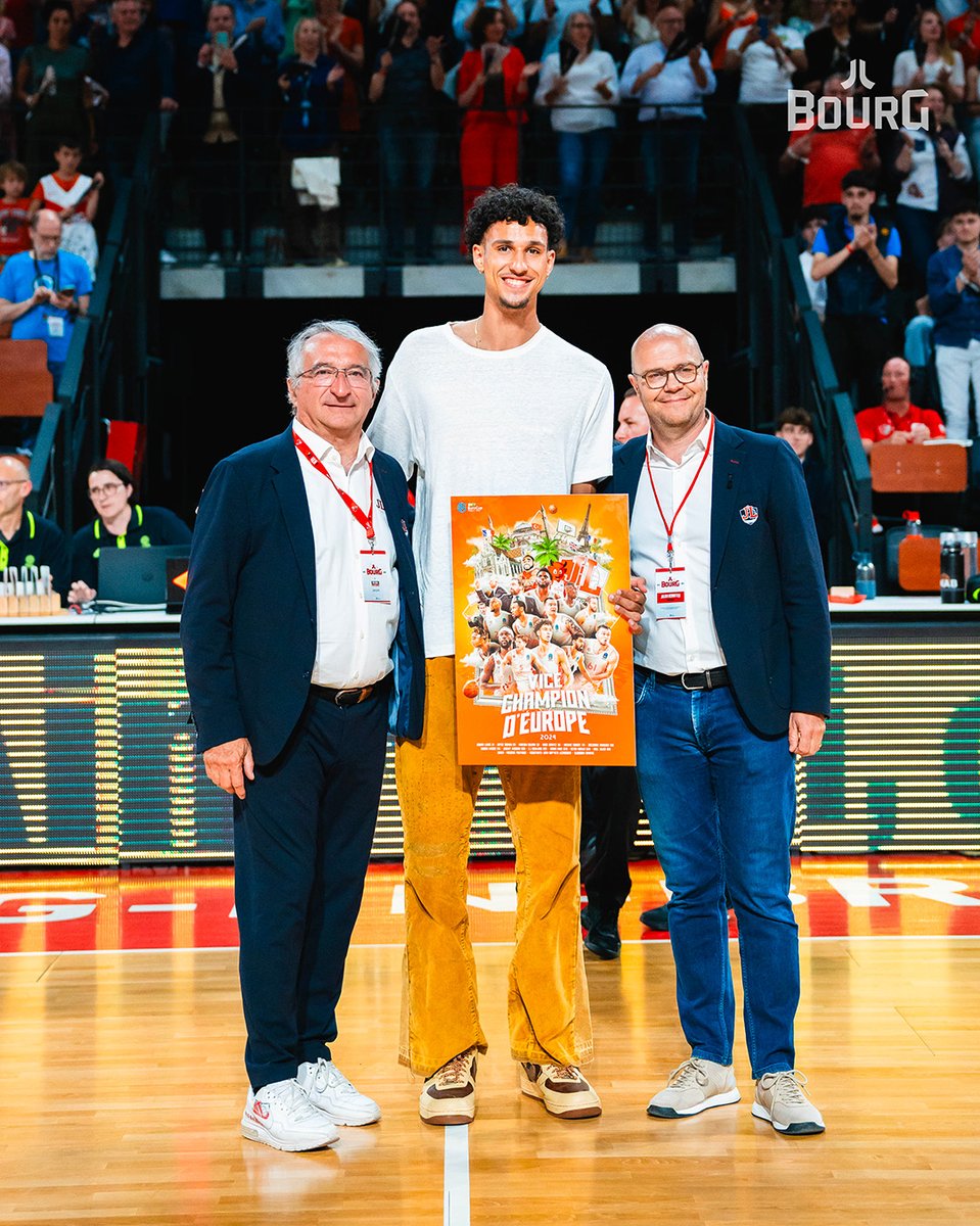 JLBourgBasket's tweet photo. Les étoiles brillaient ce soir à Ekinox 🔥⭐️
@Zacch_10 ❤️ https://t.co/b0rvqnqIAm