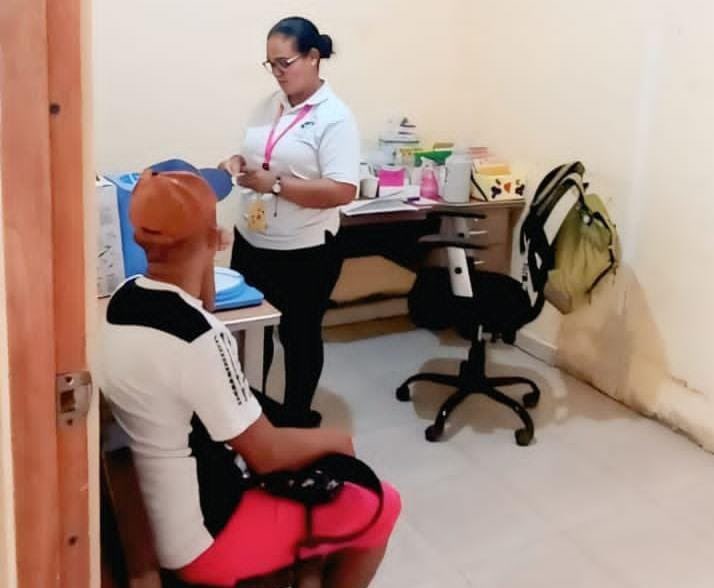 MINSAPma's tweet image. #Veraguas | Acercamos los servicios de salud a comunidades de difícil acceso. Realizamos una gira médica integral en el Puesto de Salud de Loma de Quebro, beneficiando a 38 personas con atención médica, vacunas, docencia y entrega de medicamentos. #MinsaPanamá