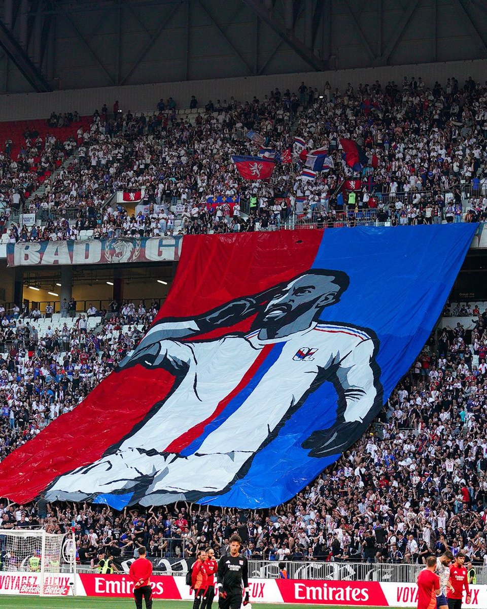 ActuFoot_'s tweet photo. L’hommage des supporters de l’OL pour le dernier match d’Alexandre Lacazette ce soir. 🥺🫡🦁

📸 @Ligue1 https://t.co/mbsMN3qjsw