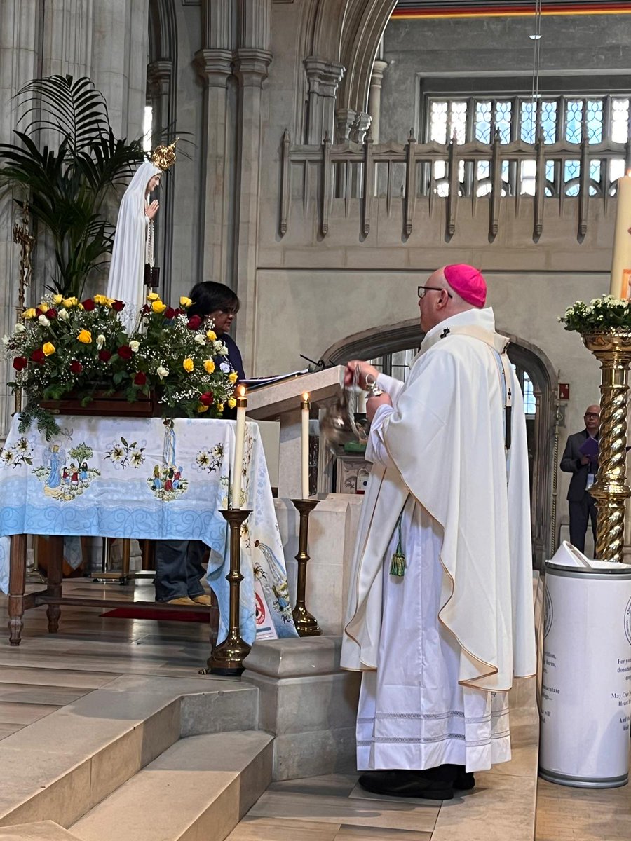 WAFEnglandWales's tweet photo. Archbishop John Wilson consecrated the Archdiocese of Southwark to the Immaculate Heart of Mary. Ave Maria!
#ourladyoffatima#southwarkcathedral#pontevedraapparition#rosary https://t.co/OPry5kLxcO