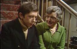 SaveRedlandLibr's tweet photo. 8pm TODAY on @TalkingPicsTV
From 1970, s1 Ep 13 of #GranadaTV #WW2 #Drama📺 #AFamilyAtWar - “The End of the Beginning” directed by #MichaelCox & written by #JohnFinch
🌟 #ColinDouglas #ShelaghFraser #LesleyNunnerley #BarbaraFlynn #DavidDixon #JohnMcKelvey #TRBowen #MarkEdwards https://t.co/0yqoZRbv2a