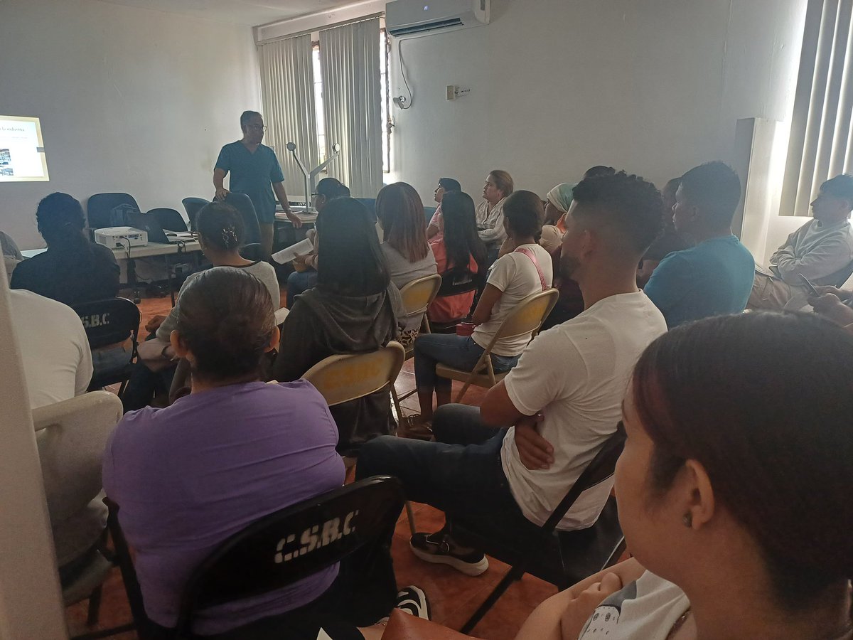 MINSAPma's tweet image. #PanamáMetro | Más de 300 carnés blancos y verdes se entregaron en la feria de manipuladores de alimentos en Río Abajo y Juan Díaz, con servicios de salud y capacitación en normas sanitarias. #MinsaPanamá
