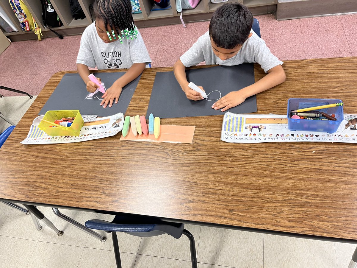CliftonSchool12's tweet photo. C is for Chalk Day in our Kindergarten ABC Countdown! Here are some Kinders in Mrs Tufaro’s class drawing with chalk due to the unexpected thunderstorm @cliftonschools @cliftonsupt #pandapride🐼 #oneClifton https://t.co/2y8OOIgn4x