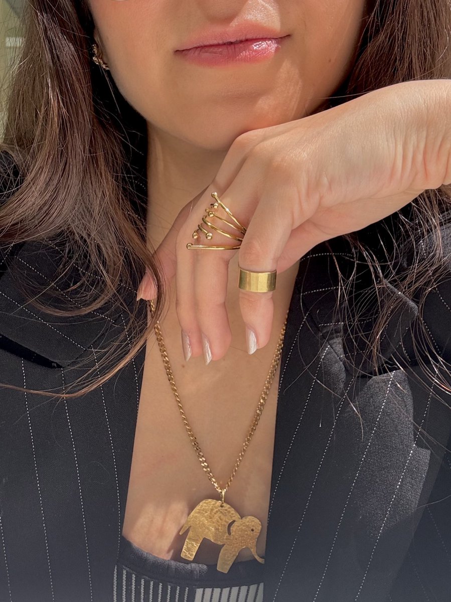 NubeleB's tweet photo. Toy aprendiendo a hacer joyería 🥹✨⚒️👩🏽‍🏭 https://t.co/cOLeWu42lW