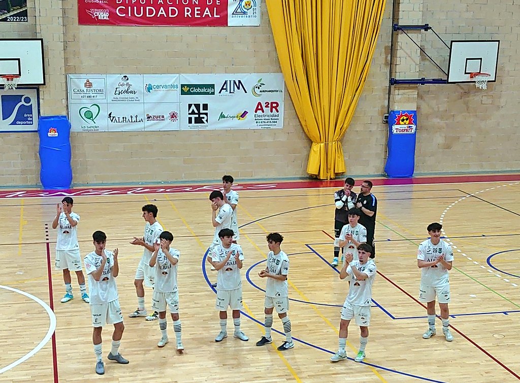 BaseAzulonaFS's tweet photo. 🔵 JUVENIL DH 🔵

MANZANARES FS 4-4 VIÑA ALBALI VALDEPEÑAS 

Goleadores:
#Alfonso ⚽⚽
#Josan ⚽
@raulnova11 ⚽

Asistencias:
#AlbertoF 1️⃣
#Manu 1️⃣ https://t.co/i8QVMcQJKv