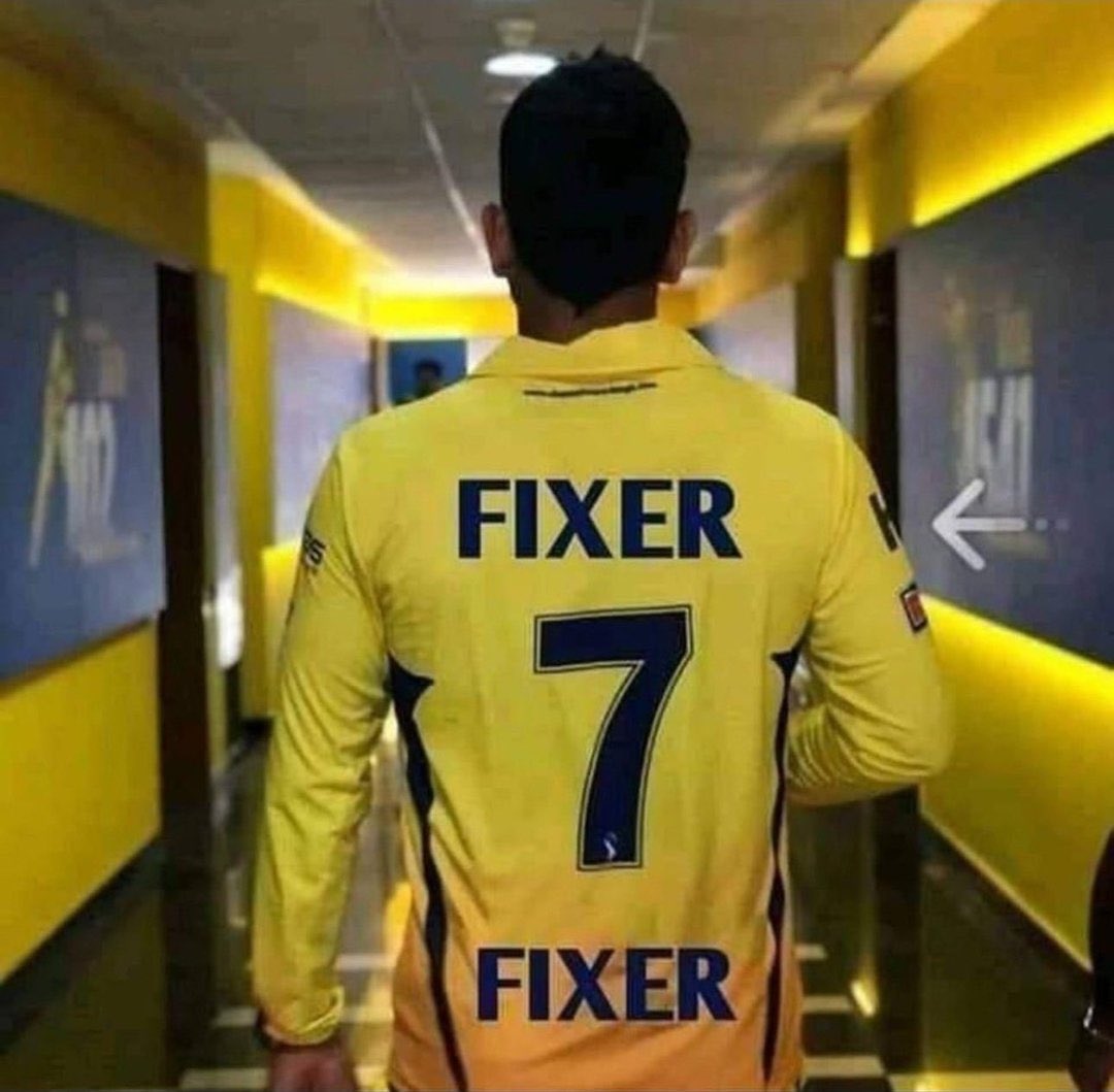 digitalchokshi's tweet photo. Can take this in both negative and positive way... 'FIXER' 

According to me.. Yes his confidence and the tactics he use while on field makes him the Fixer of a winning team... 

"DHOBI KA BAAP KOHLI".   ????     #MSDhoni #ViratKohli𓃵 https://t.co/rQPO10dI4w