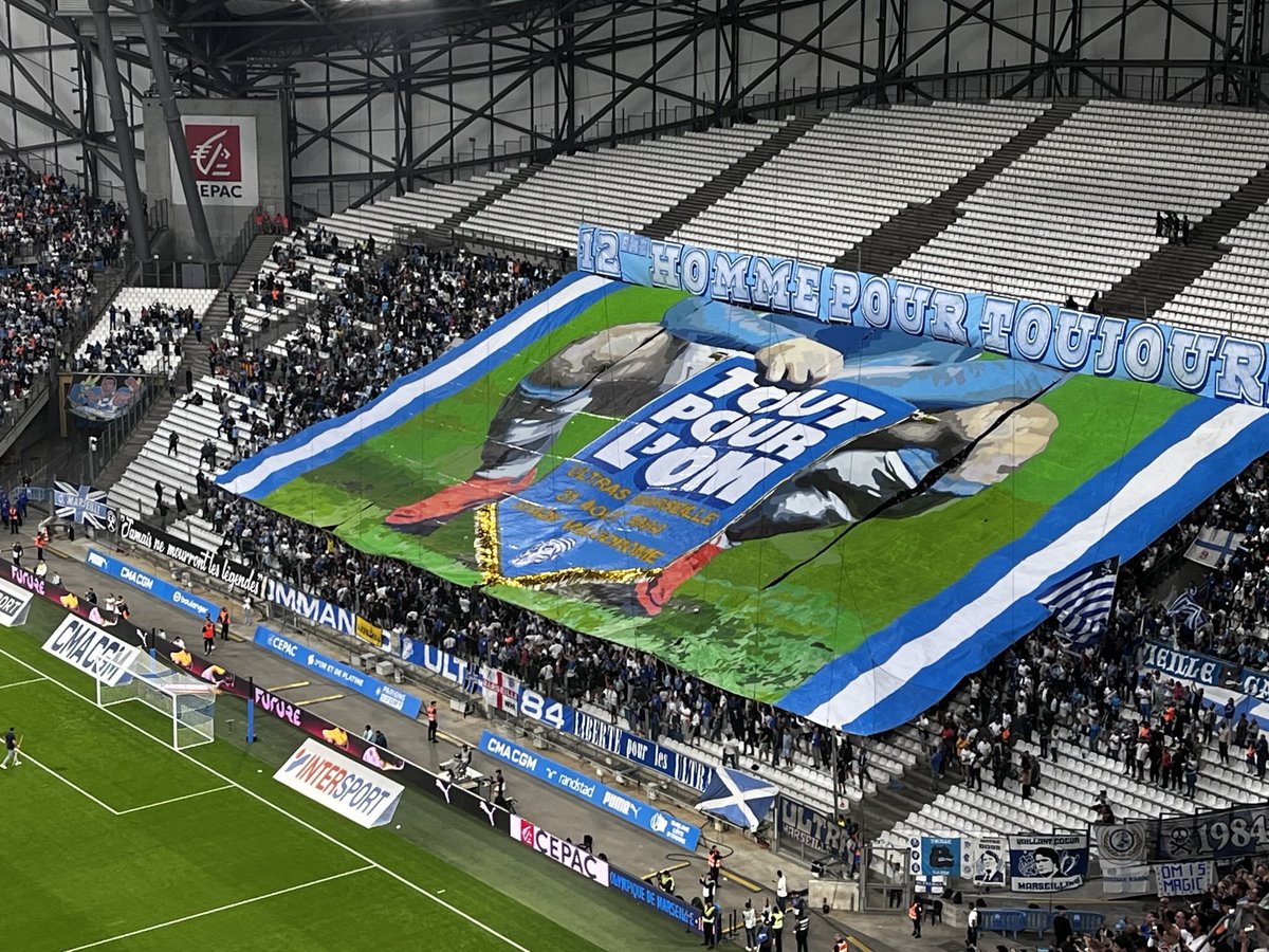 « 𝗝𝗲 𝘁'𝗮𝗶𝗺𝗮𝗶𝘀, 𝗷𝗲 𝘁'𝗮𝗶𝗺𝗲 𝗲𝘁 𝗷𝗲 𝘁'𝗮𝗶𝗺𝗲𝗿𝗮𝗶𝘀 »

Les Tifos du Vélodrome ce soir 💙🤍

📸 <a href="/flogermain/">Florent Germain</a>